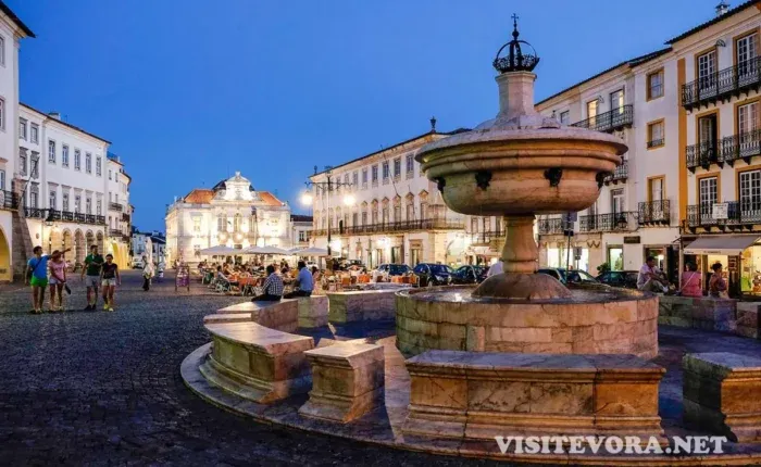 Central square Evora